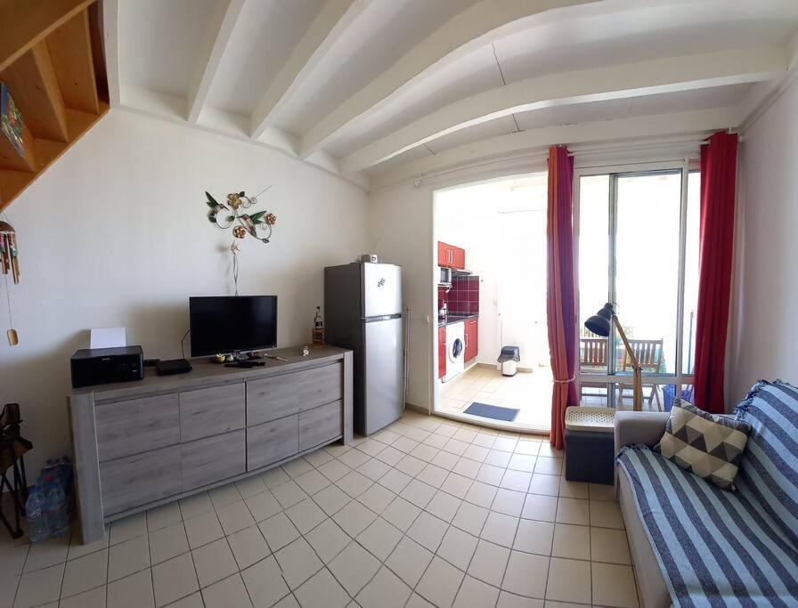 Studio T1 Bis La Belle Vue, Vue Mer, Wifi, Plage A 50M Le Moule Kültér fotó